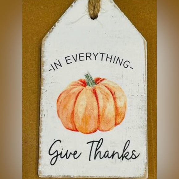 *In Everything Give Thanks Pumpkin Wood Tag - Picture 2 of 6